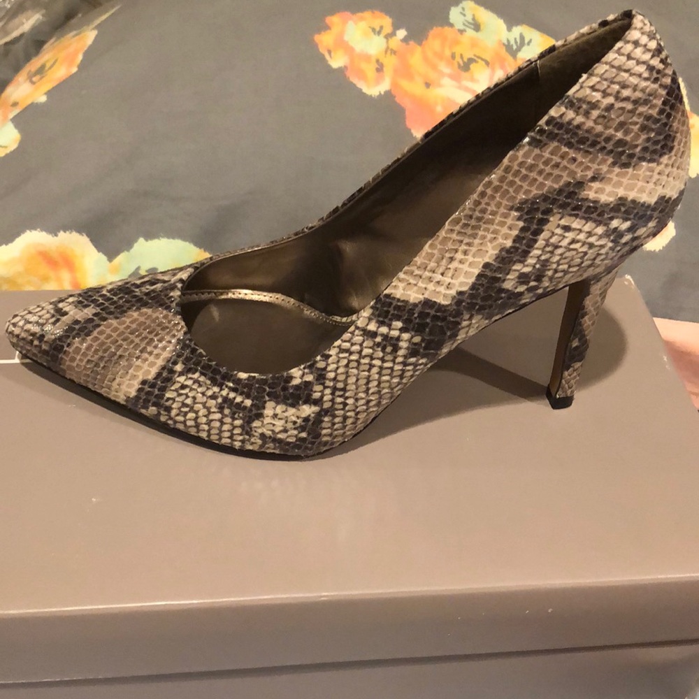 Loft manmade snakeskin print 4” heel SEXY SASSY